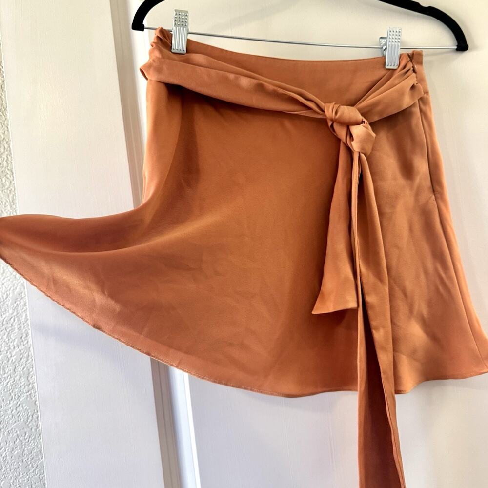 Le Lis Burnt Orange Wrap Mini Skirt Size Small Tie Waist Flowy Silky Satin Look - Picture 4 of 16